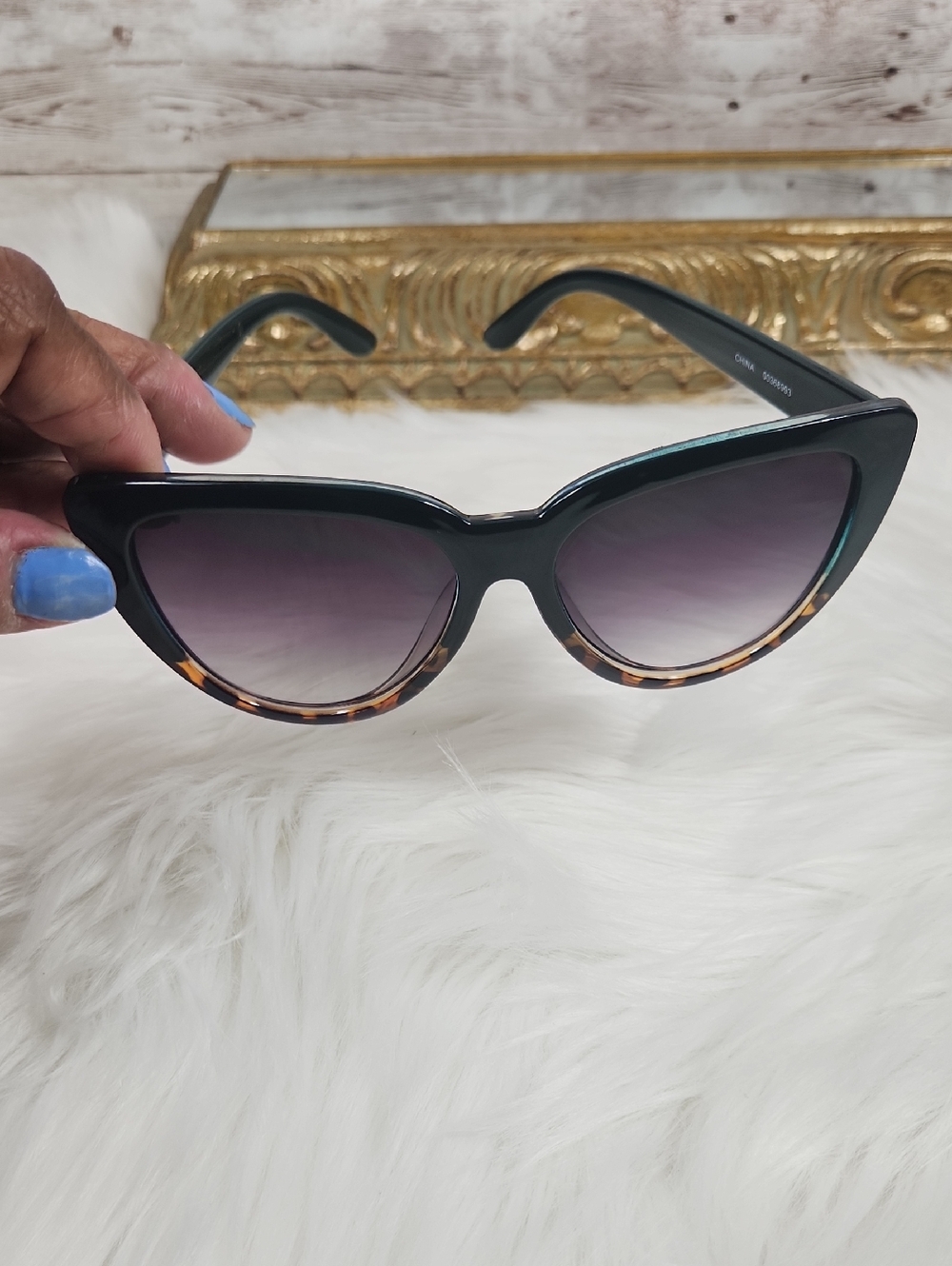 Fashion Sunglasses, women's green and Tortoise shell sunglasses. - Picture 9 of 9